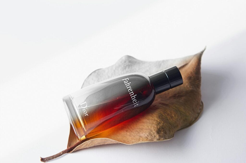 Dior Sauvage perfume bottle with fresh bergamot and pepper ingredients, representing the fragrance’s scent profile and luxury appeal.
